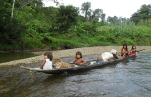 El dialogo’ base fundamental para contribuir con los indígenas del chocó. | Foto tomada de http://2.bp.blogspot.com/-qBJZxsO-oGk/TzANgdZ9vDI/AAAAAAAAAaA/oGEQlfTYXLg/s1600/SAM_1039.JPG